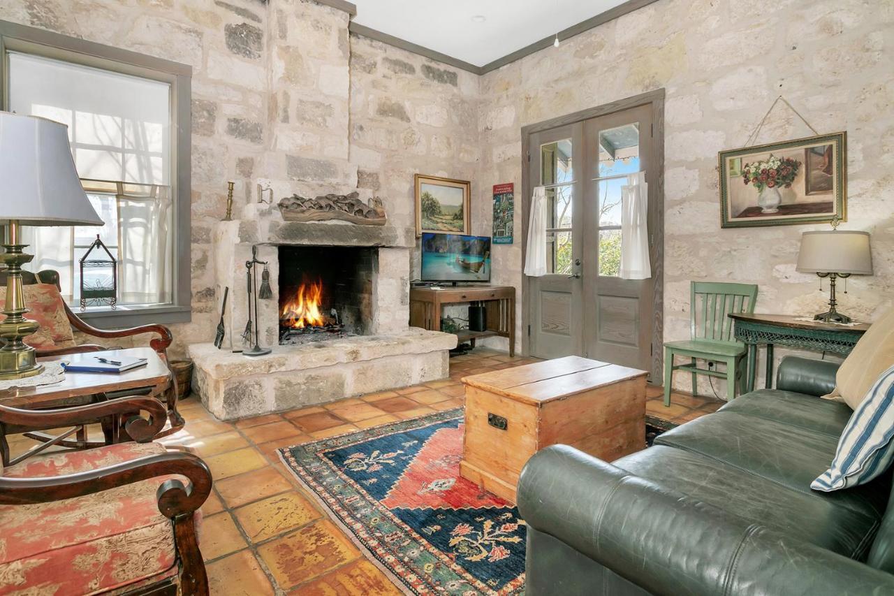 Villa Adams Travis - 1B1Ba, Pet Friendly With Fee, Walk To Main à Fredericksburg Extérieur photo