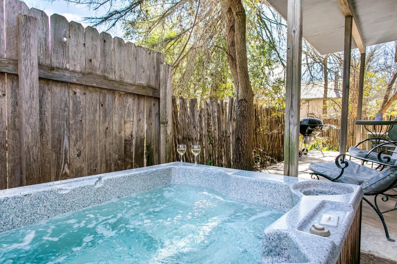 Villa Adams Travis - 1B1Ba, Pet Friendly With Fee, Walk To Main à Fredericksburg Extérieur photo