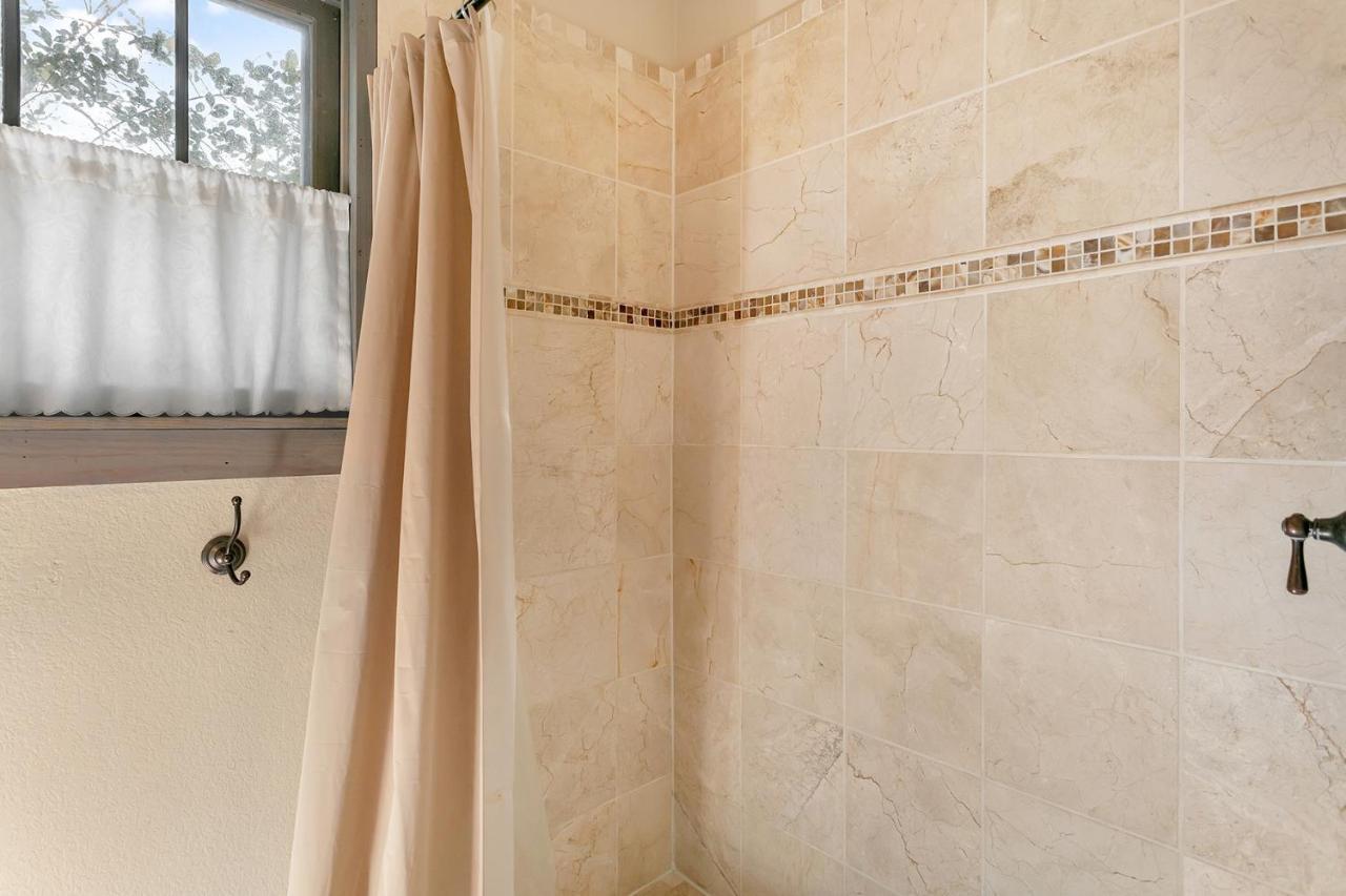 Villa Adams Travis - 1B1Ba, Pet Friendly With Fee, Walk To Main à Fredericksburg Extérieur photo