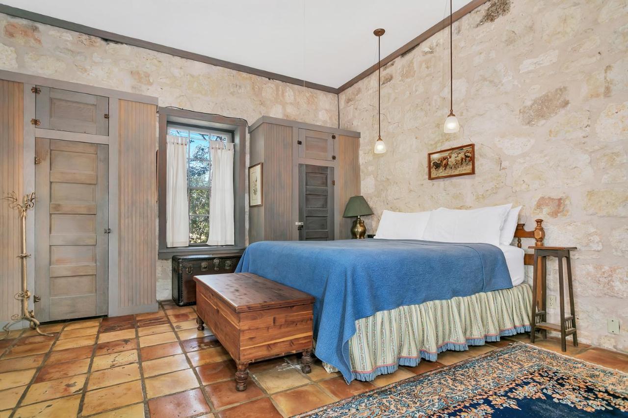 Villa Adams Travis - 1B1Ba, Pet Friendly With Fee, Walk To Main à Fredericksburg Extérieur photo
