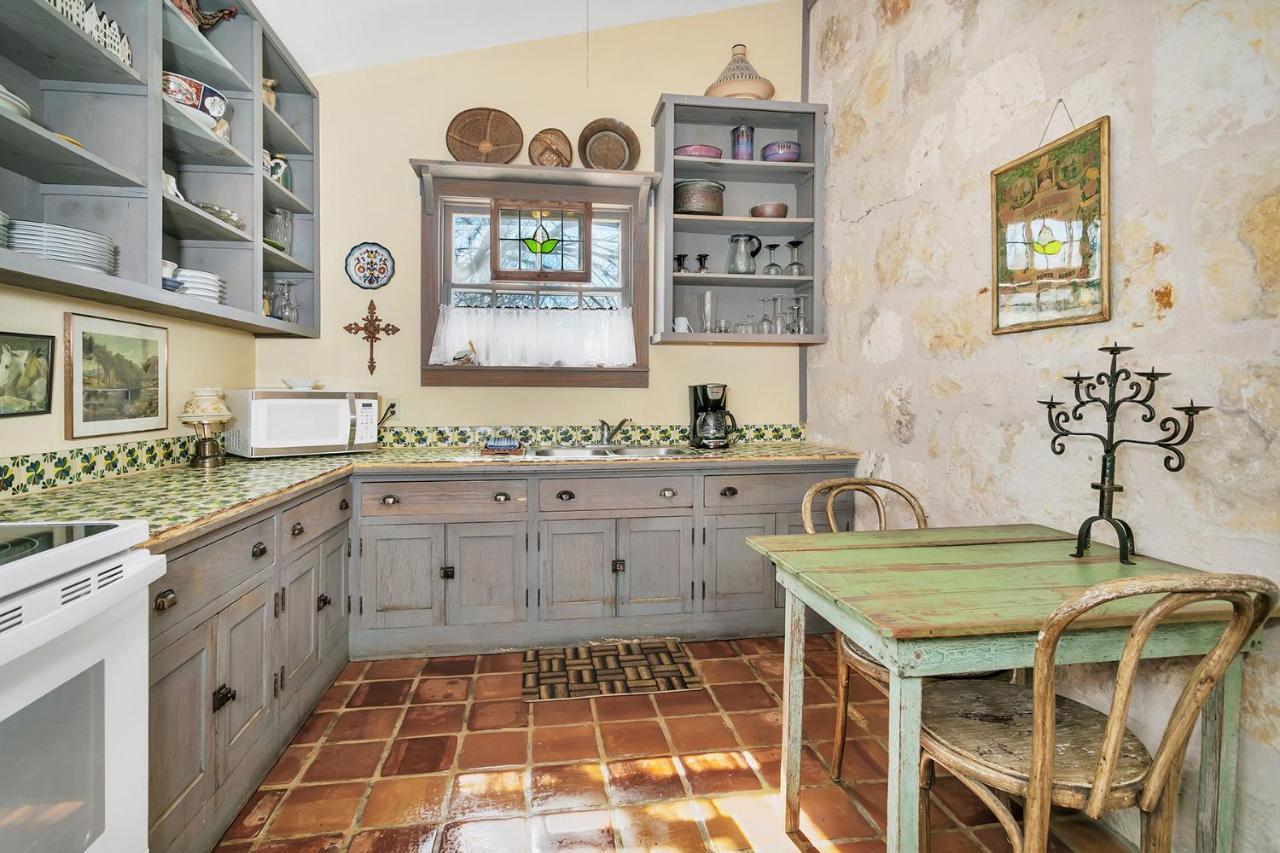 Villa Adams Travis - 1B1Ba, Pet Friendly With Fee, Walk To Main à Fredericksburg Extérieur photo