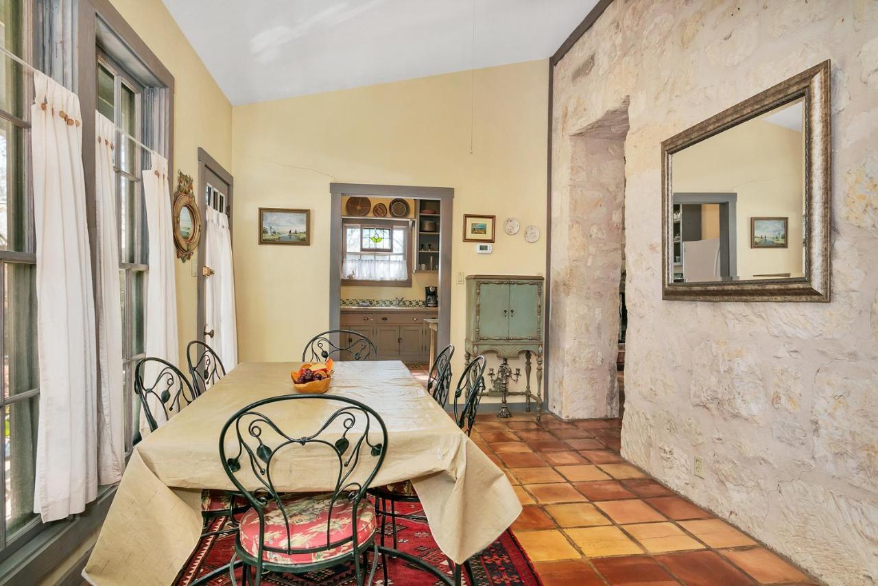 Villa Adams Travis - 1B1Ba, Pet Friendly With Fee, Walk To Main à Fredericksburg Extérieur photo